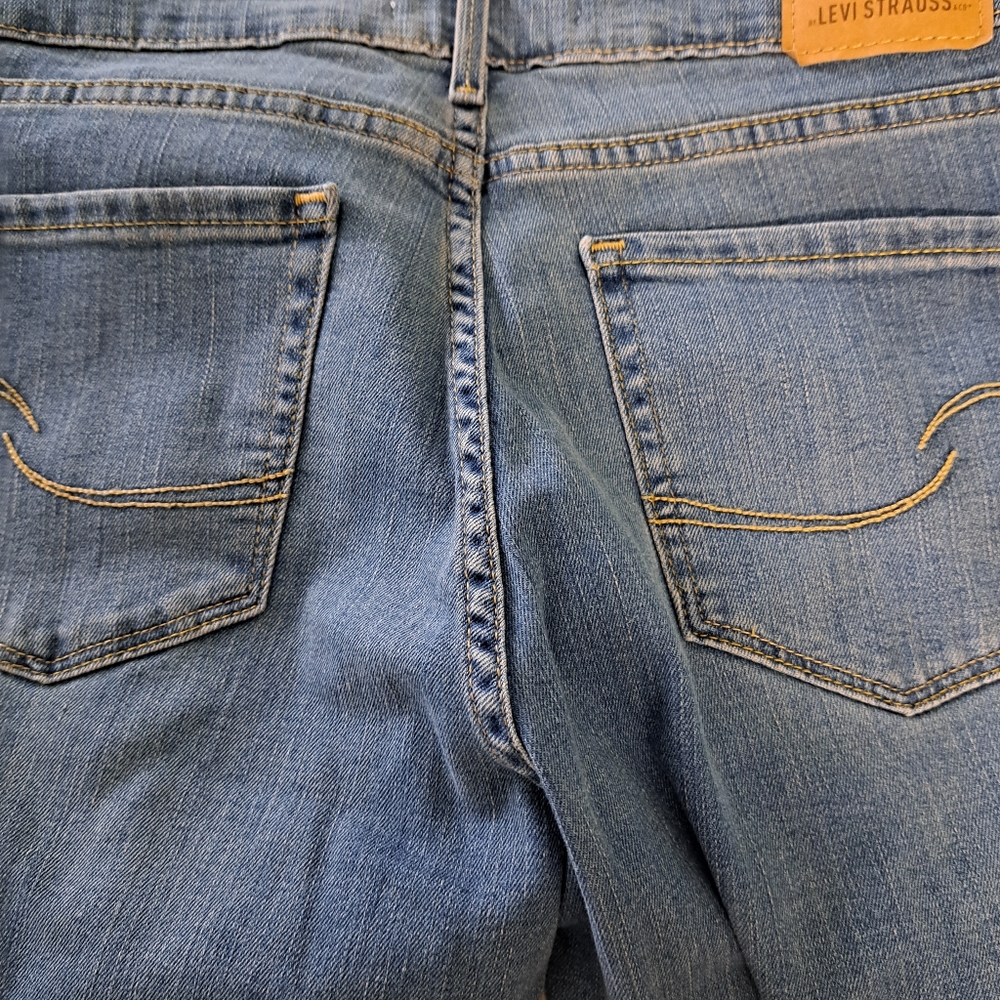 Levi's - Picture 4 of 7